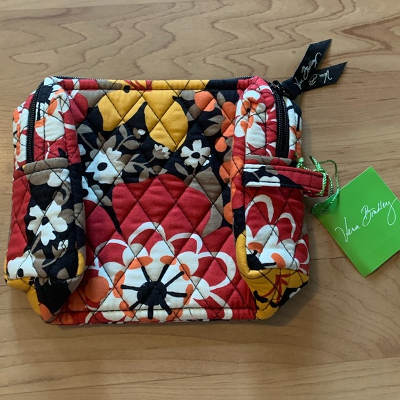 Vera Bradley Handbags - ⭐️ Vera Bradley medium makeup bag-bittersweet ⭐️